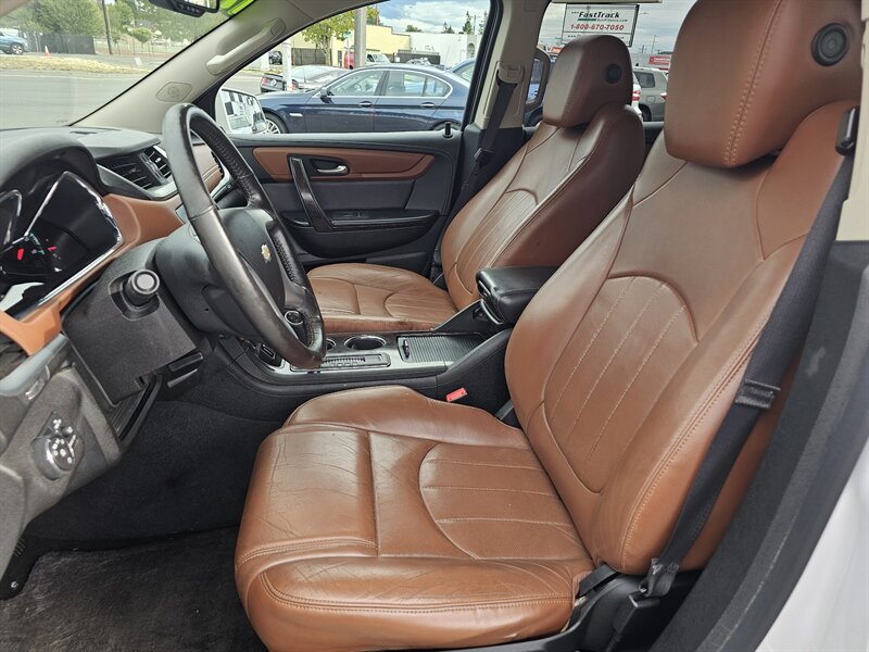 2017 Chevrolet Traverse Premier - Photo 4 - Everett, WA 98201