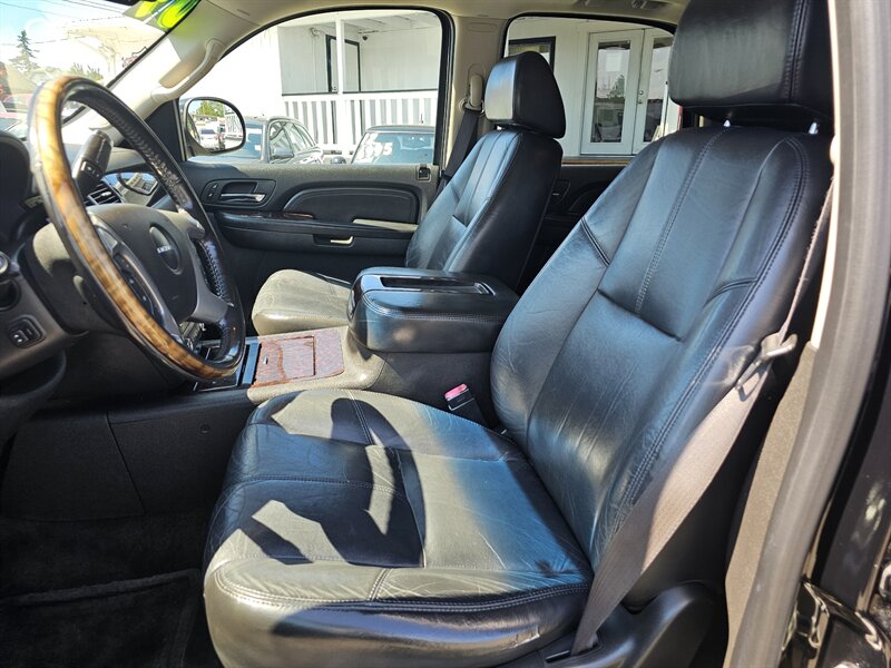2009 GMC Yukon Denali - Photo 4 - Everett, WA 98201