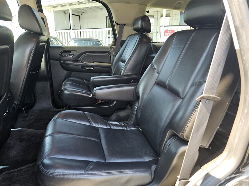 2009 GMC Yukon Denali - Photo 5 - Everett, WA 98201