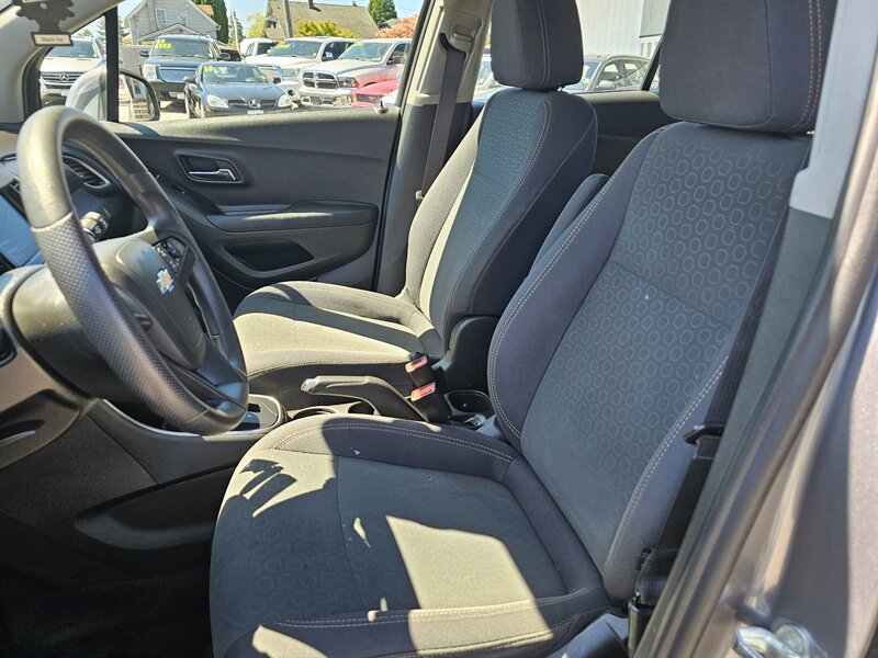 2020 Chevrolet Trax LS - Photo 4 - Everett, WA 98201