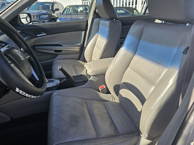 2009 Honda Accord EX-L - Photo 4 - Everett, WA 98201