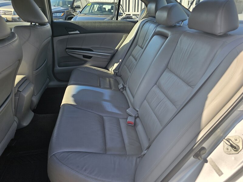 2009 Honda Accord EX-L - Photo 5 - Everett, WA 98201