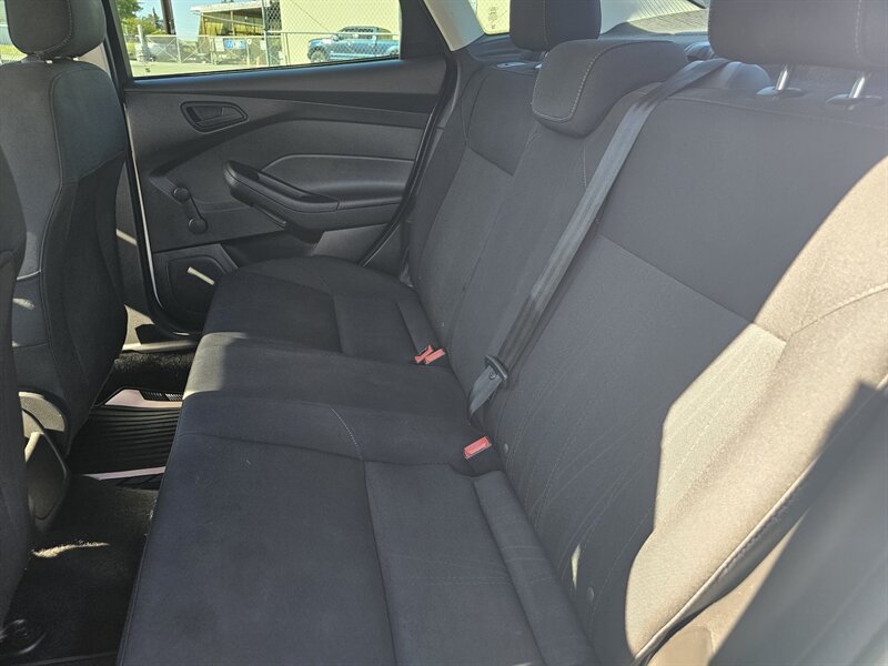 2018 Ford Focus S - Photo 5 - Everett, WA 98201