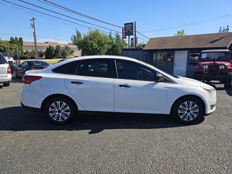 2018 Ford Focus S - Photo 11 - Everett, WA 98201