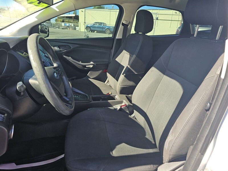 2018 Ford Focus S - Photo 4 - Everett, WA 98201