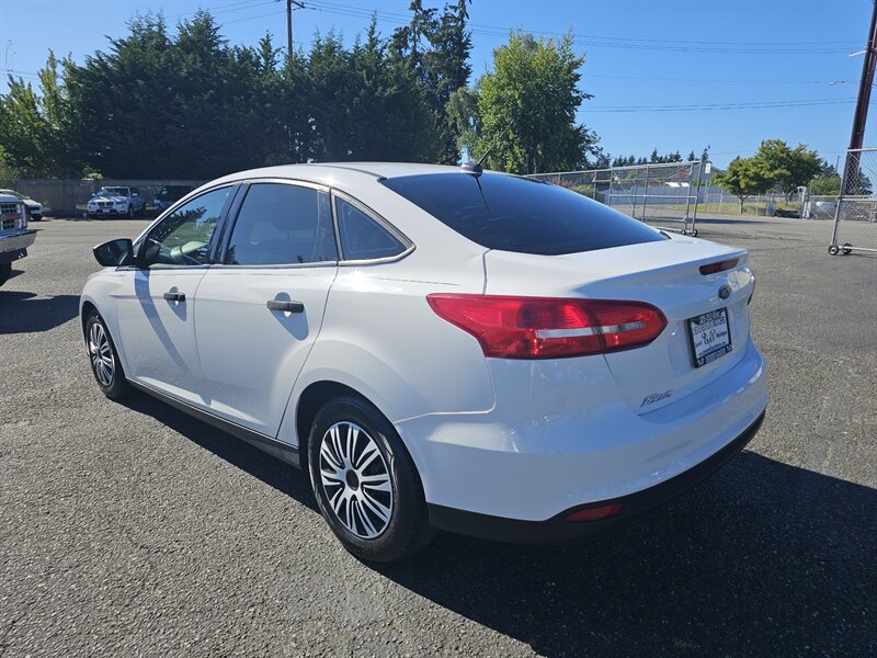 2018 Ford Focus S - Photo 8 - Everett, WA 98201