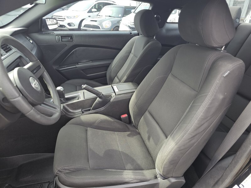 2012 Ford Mustang V6 - Photo 4 - Everett, WA 98201