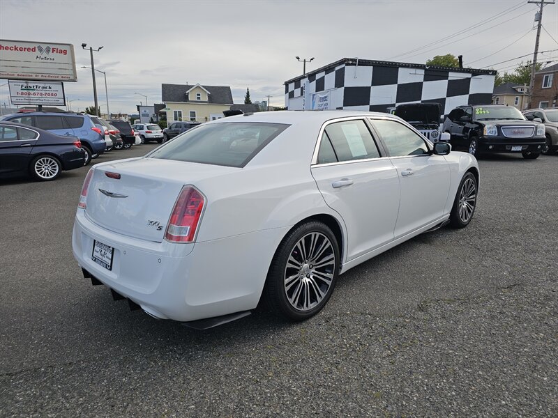 2012 Chrysler 300 S V6 - Photo 10 - Everett, WA 98201