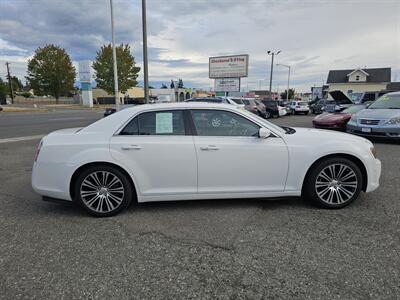 2012 Chrysler 300 S V6 - Photo 11 - Everett, WA 98201