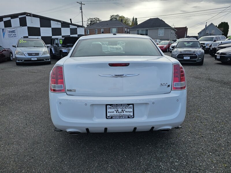 2012 Chrysler 300 S V6 - Photo 9 - Everett, WA 98201