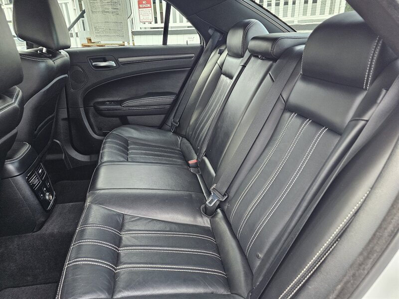 2012 Chrysler 300 S V6 - Photo 5 - Everett, WA 98201