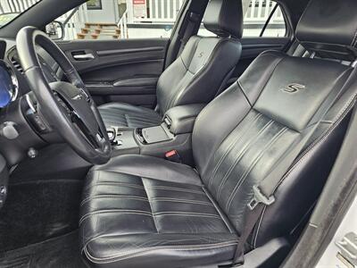 2012 Chrysler 300 S V6 - Photo 4 - Everett, WA 98201