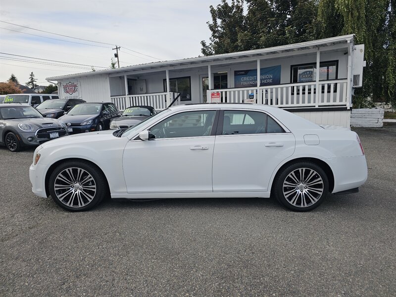 2012 Chrysler 300 S V6 - Photo 7 - Everett, WA 98201