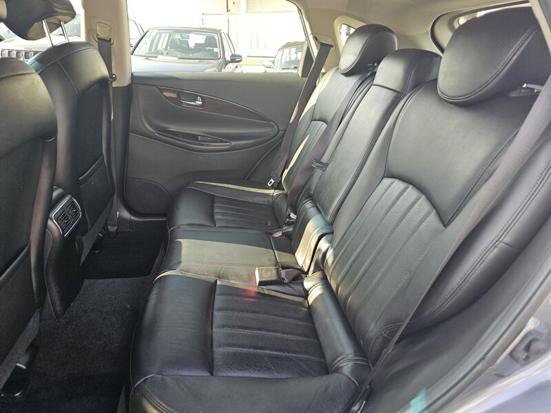 2017 INFINITI QX50 - Photo 5 - Everett, WA 98201