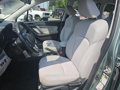 2017 Subaru Forester 2.5i   - Photo 4 - Everett, WA 98201