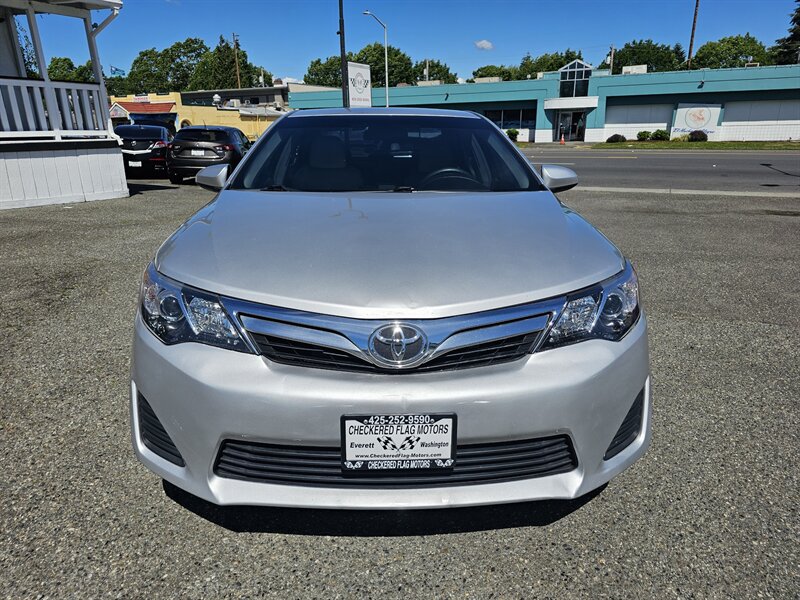 2014 Toyota Camry LE - Photo 2 - Everett, WA 98201