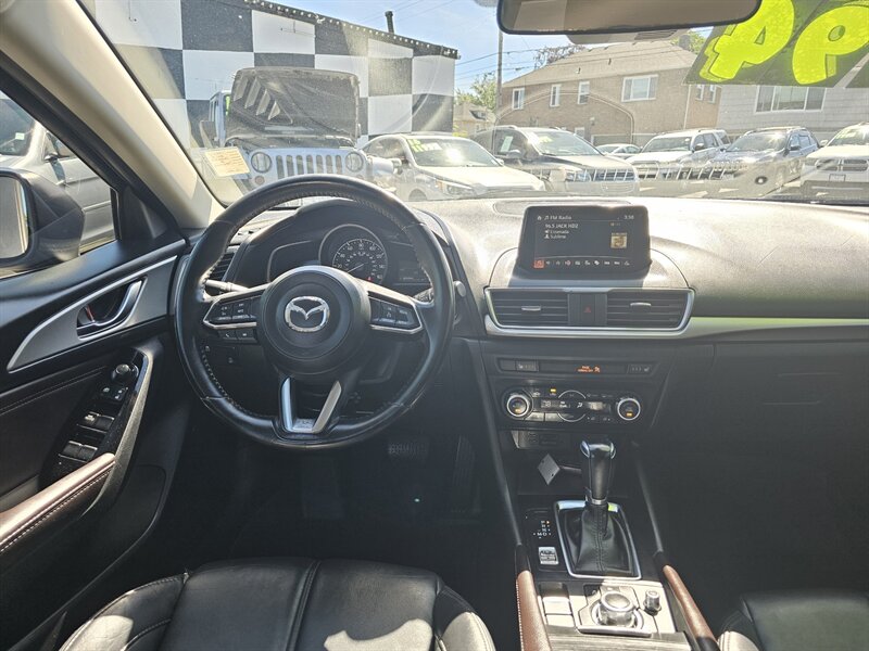 2018 Mazda Mazda3 Touring - Photo 7 - Everett, WA 98201