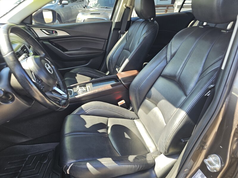 2018 Mazda Mazda3 Touring - Photo 5 - Everett, WA 98201