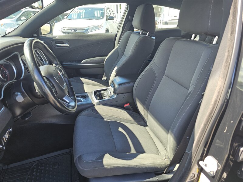 2017 Dodge Charger SXT - Photo 4 - Everett, WA 98201