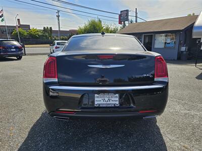 2016 Chrysler 300C   - Photo 9 - Everett, WA 98201