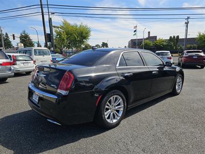 2016 Chrysler 300C   - Photo 10 - Everett, WA 98201