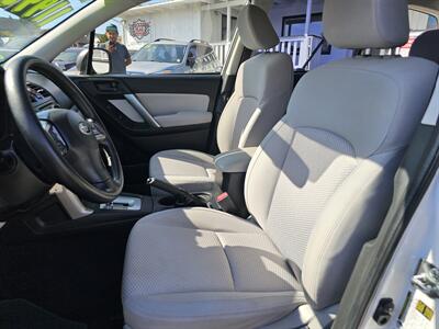 2015 Subaru Forester 2.5i   - Photo 4 - Everett, WA 98201