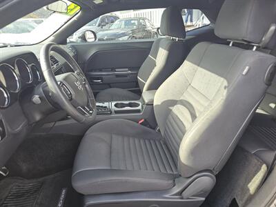 2013 Dodge Challenger SXT   - Photo 4 - Everett, WA 98201