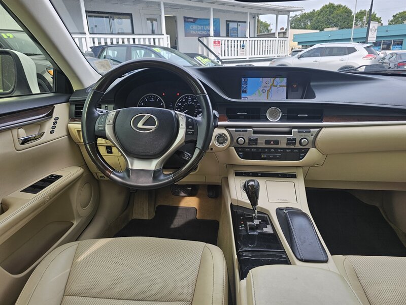 2013 Lexus ES 350 - Photo 6 - Everett, WA 98201