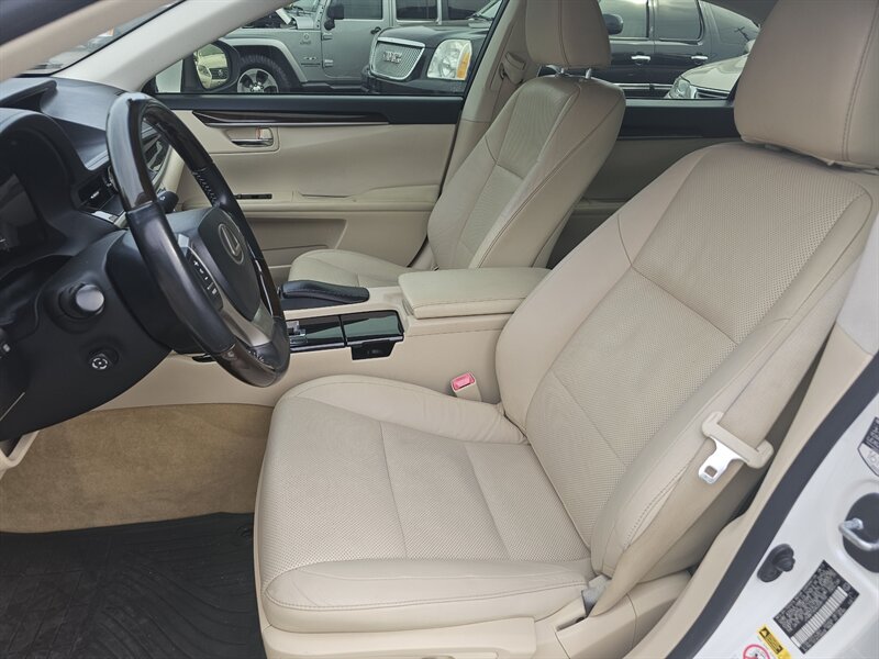 2013 Lexus ES 350 - Photo 4 - Everett, WA 98201