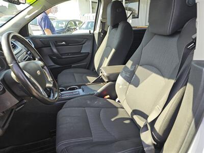 2016 Chevrolet Traverse LT   - Photo 4 - Everett, WA 98201