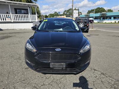 2016 Ford Focus SE   - Photo 2 - Everett, WA 98201