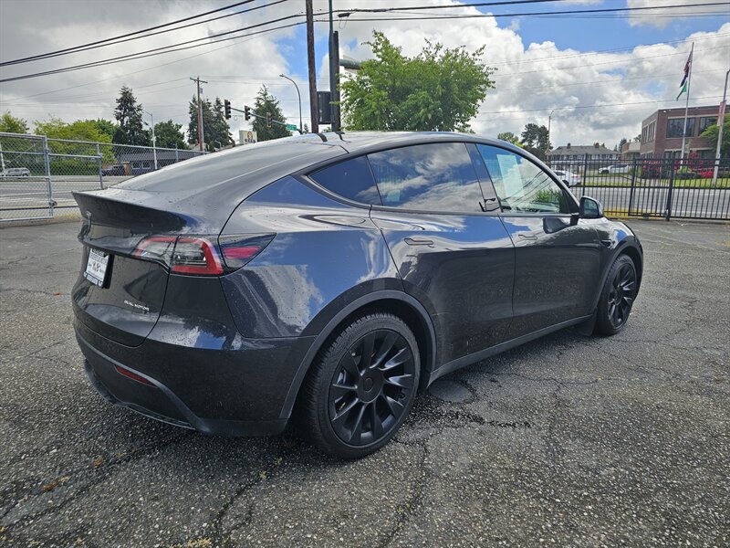 2024 Tesla Model Y Long Range - Photo 12 - Everett, WA 98201