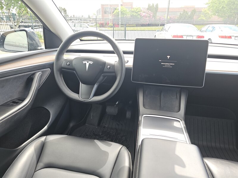 2024 Tesla Model Y Long Range - Photo 6 - Everett, WA 98201