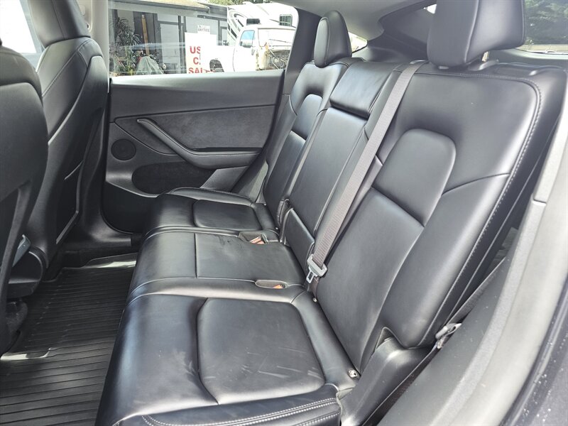 2024 Tesla Model Y Long Range - Photo 5 - Everett, WA 98201