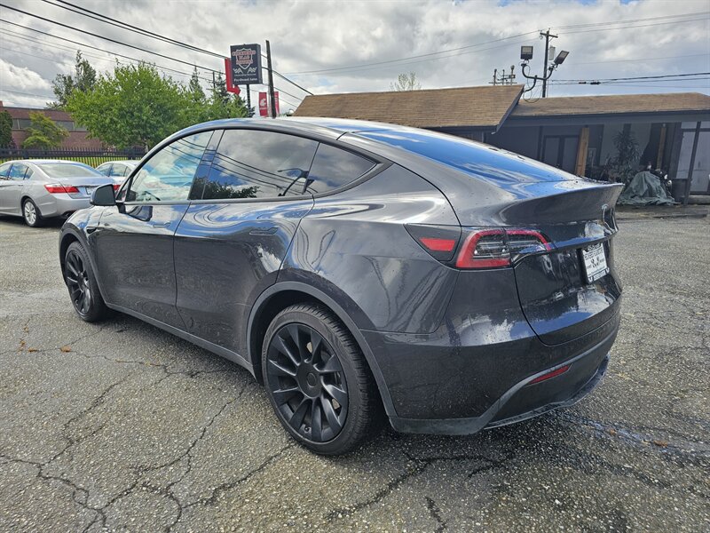 2024 Tesla Model Y Long Range - Photo 10 - Everett, WA 98201