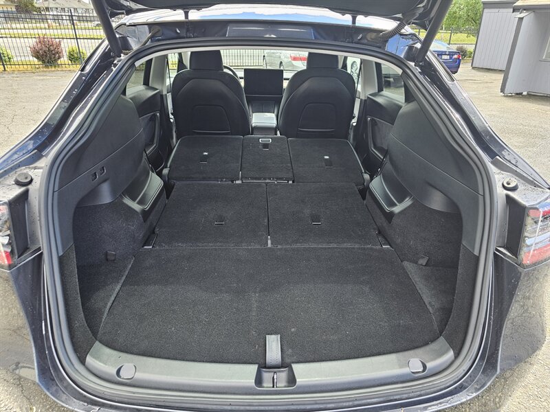 2024 Tesla Model Y Long Range - Photo 8 - Everett, WA 98201