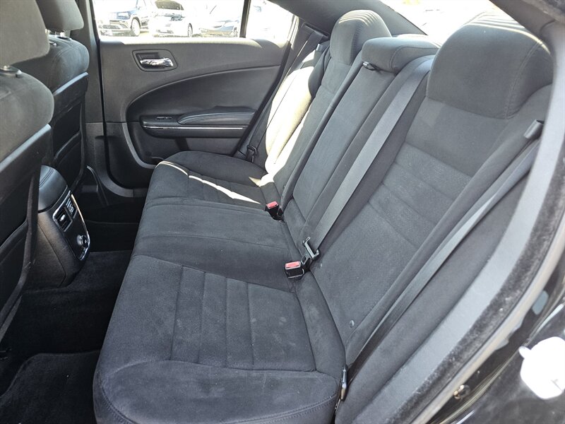2014 Dodge Charger SE - Photo 5 - Everett, WA 98201
