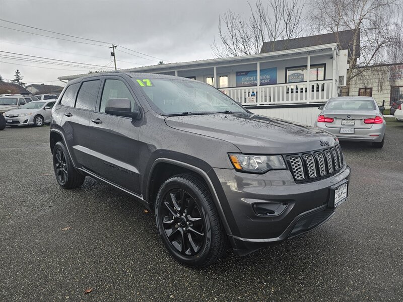 2017 Jeep Grand Cherokee Altitude's photo