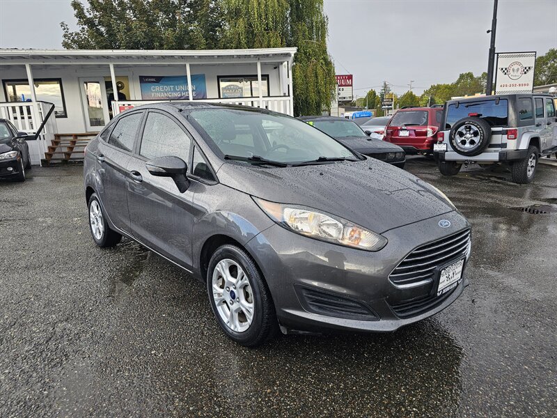 2016 Ford Fiesta SE - Photo 1 - Everett, WA 98201