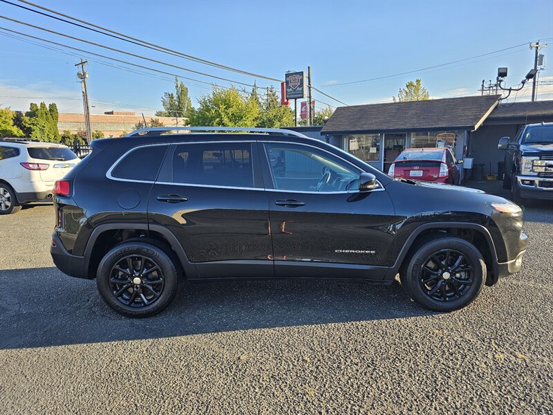 2016 Jeep Cherokee Latitude - Photo 11 - Everett, WA 98201