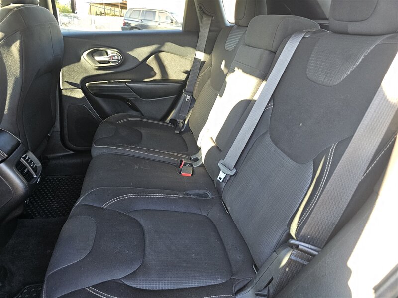 2016 Jeep Cherokee Latitude - Photo 5 - Everett, WA 98201