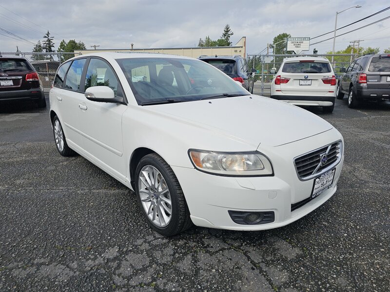 2010 Volvo V50 2.4i - Photo 1 - Everett, WA 98201