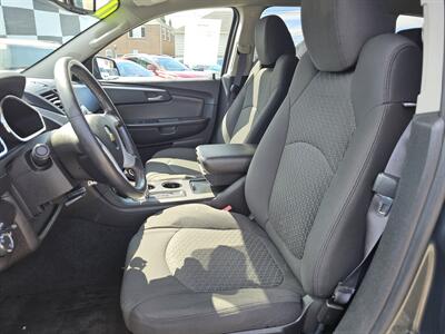 2011 Chevrolet Traverse LT   - Photo 4 - Everett, WA 98201