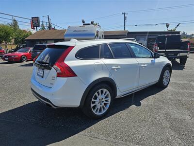2016 Volvo V60 Cross Country T5   - Photo 10 - Everett, WA 98201