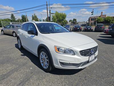 2016 Volvo V60 Cross Country T5   - Photo 1 - Everett, WA 98201