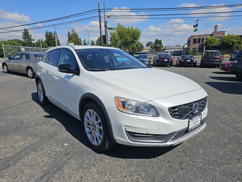 2016 Volvo V60 Cross Country T5  