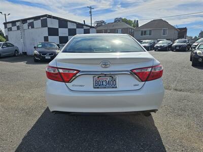 2015 Toyota Camry SE   - Photo 9 - Everett, WA 98201