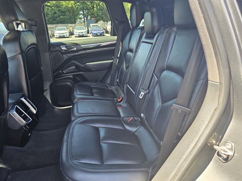 2016 Porsche Cayenne - Photo 5 - Everett, WA 98201