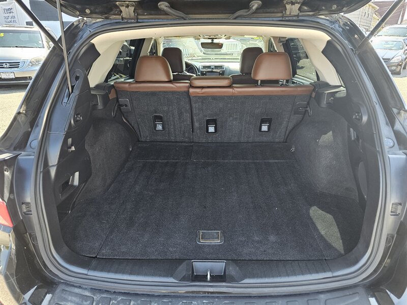 2017 Subaru Outback 3.6R Touring - Photo 12 - Everett, WA 98201