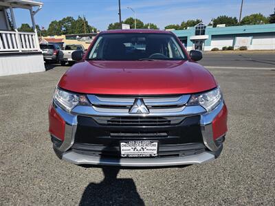 2018 Mitsubishi Outlander ES   - Photo 2 - Everett, WA 98201